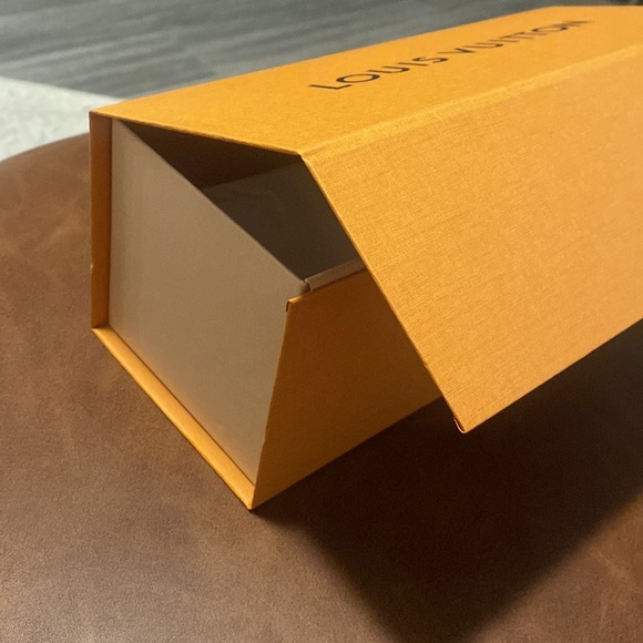 Louis Vuitton Box with Magnetic Closure - Picture 3 of 9